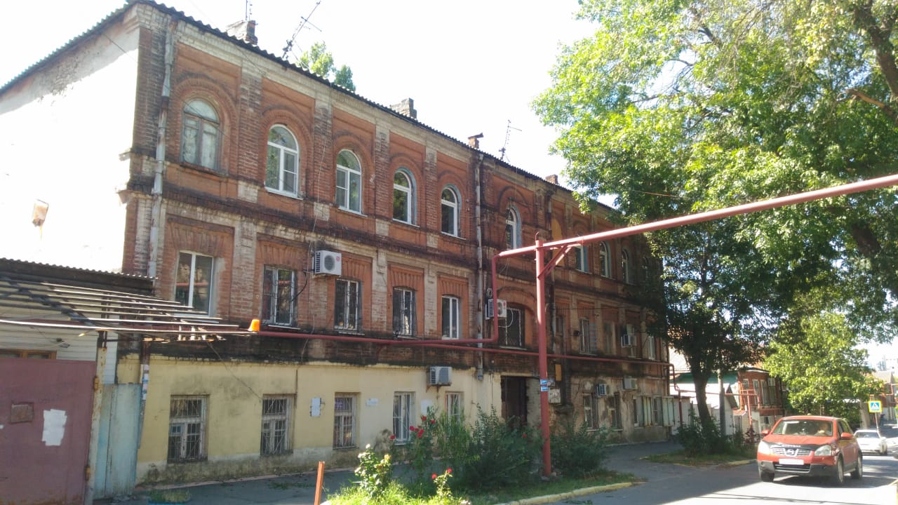 2 км. квартира 30 кв. м. у Театральной площади в Доходном доме конца XIX века 