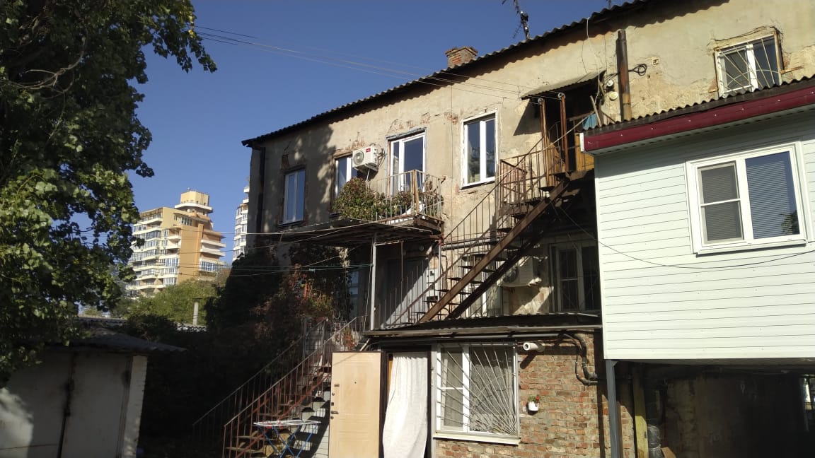 2 км. квартира 30 кв. м. у Театральной площади в Доходном доме конца XIX века 