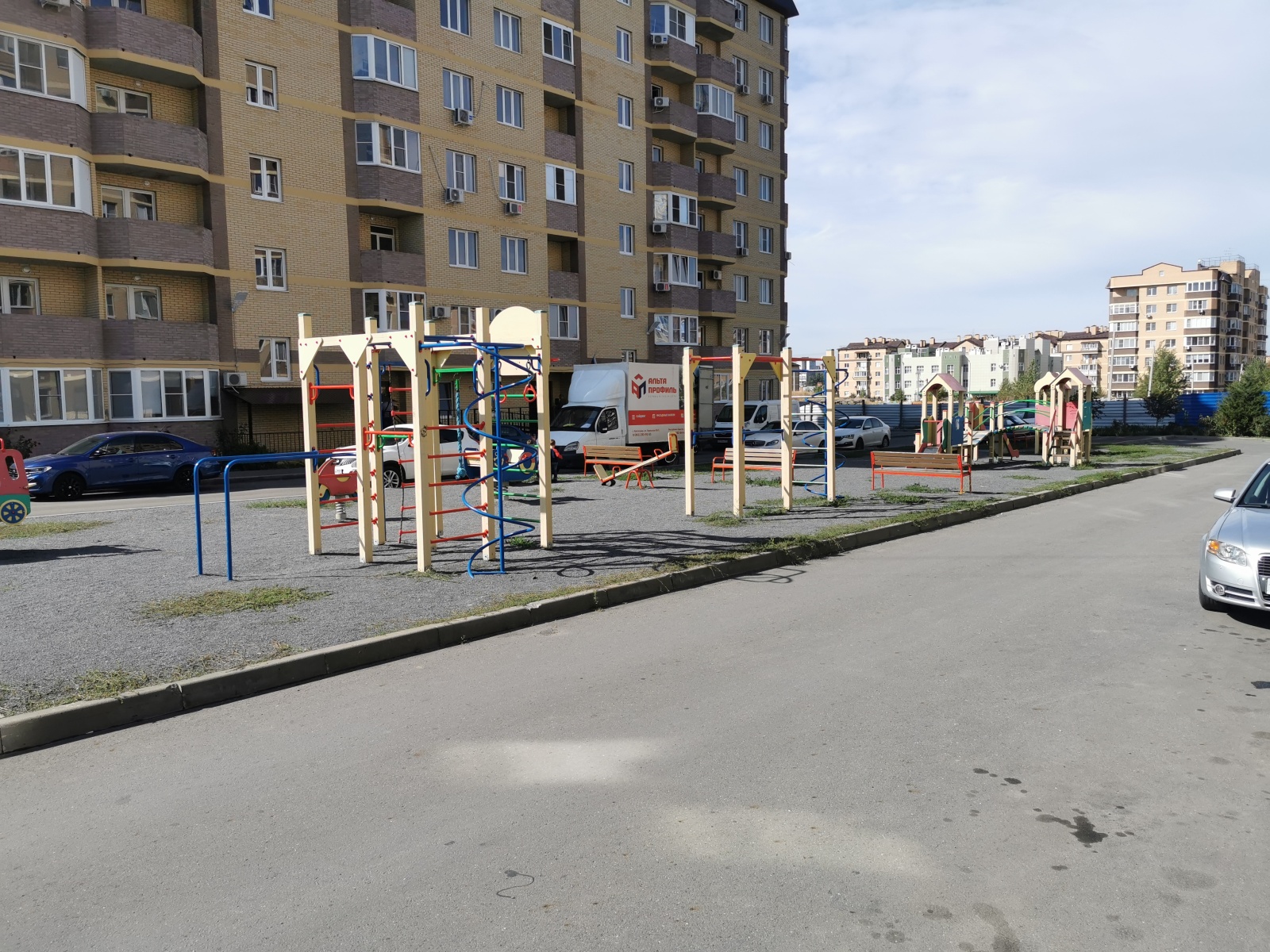 Бульвар Платова 7 кв 14